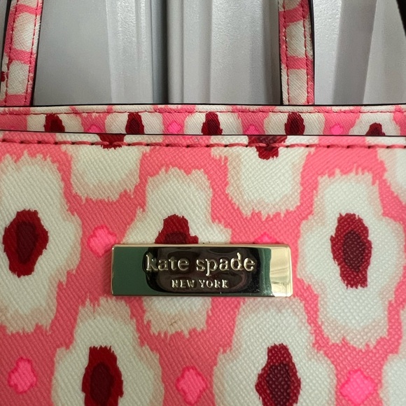 Gorgeous Kate Spade Handbag - Picture 7 of 7